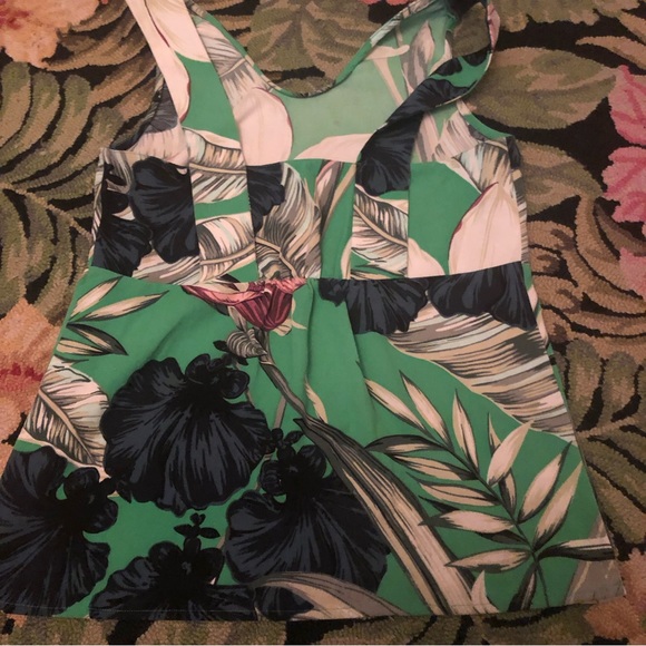 Tropical Ann Taylor, petite tropical flower print top size XXSP beautiful print - Picture 4 of 8